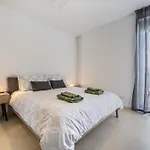 New Modern Penthouse With Sunny Terrace