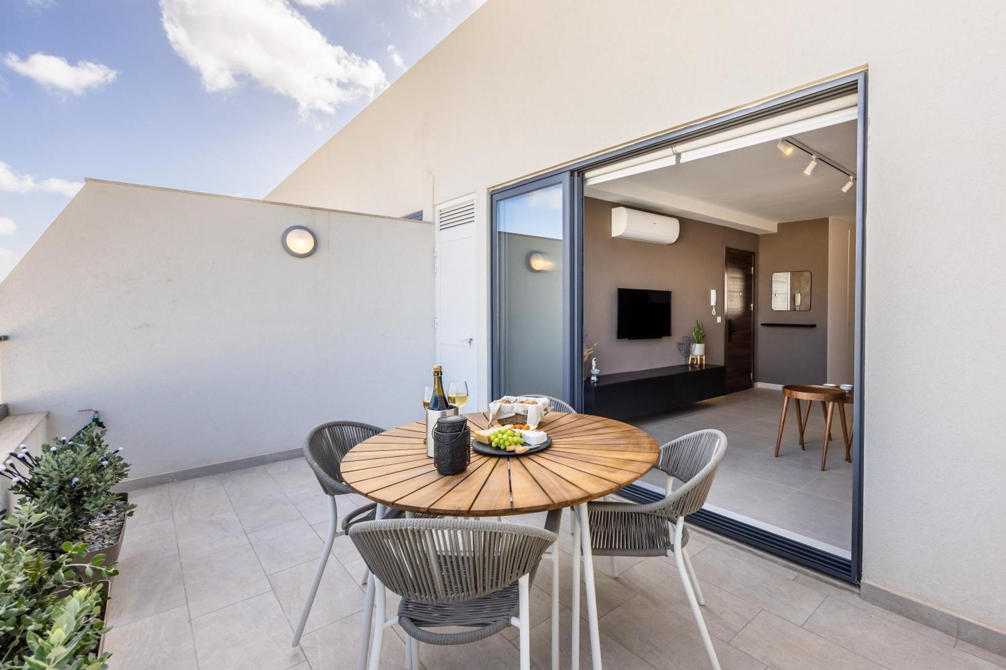 New Modern Penthouse With Sunny Terrace Apartament *